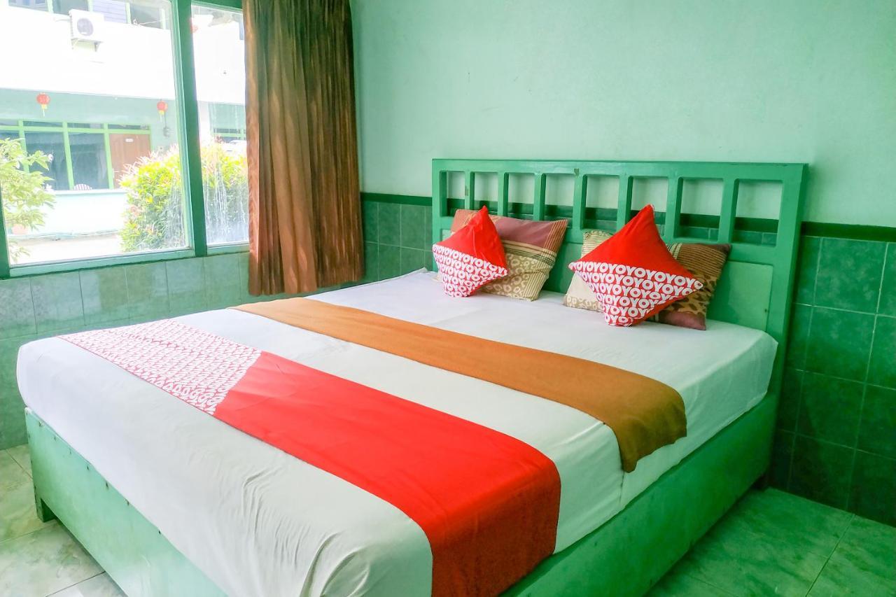 Super Oyo 3098 Hotel Sahabat Baru Singkawang Ngoại thất bức ảnh