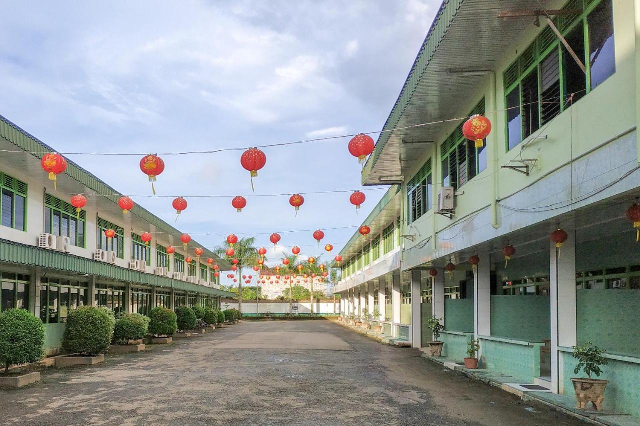Super Oyo 3098 Hotel Sahabat Baru Singkawang Ngoại thất bức ảnh