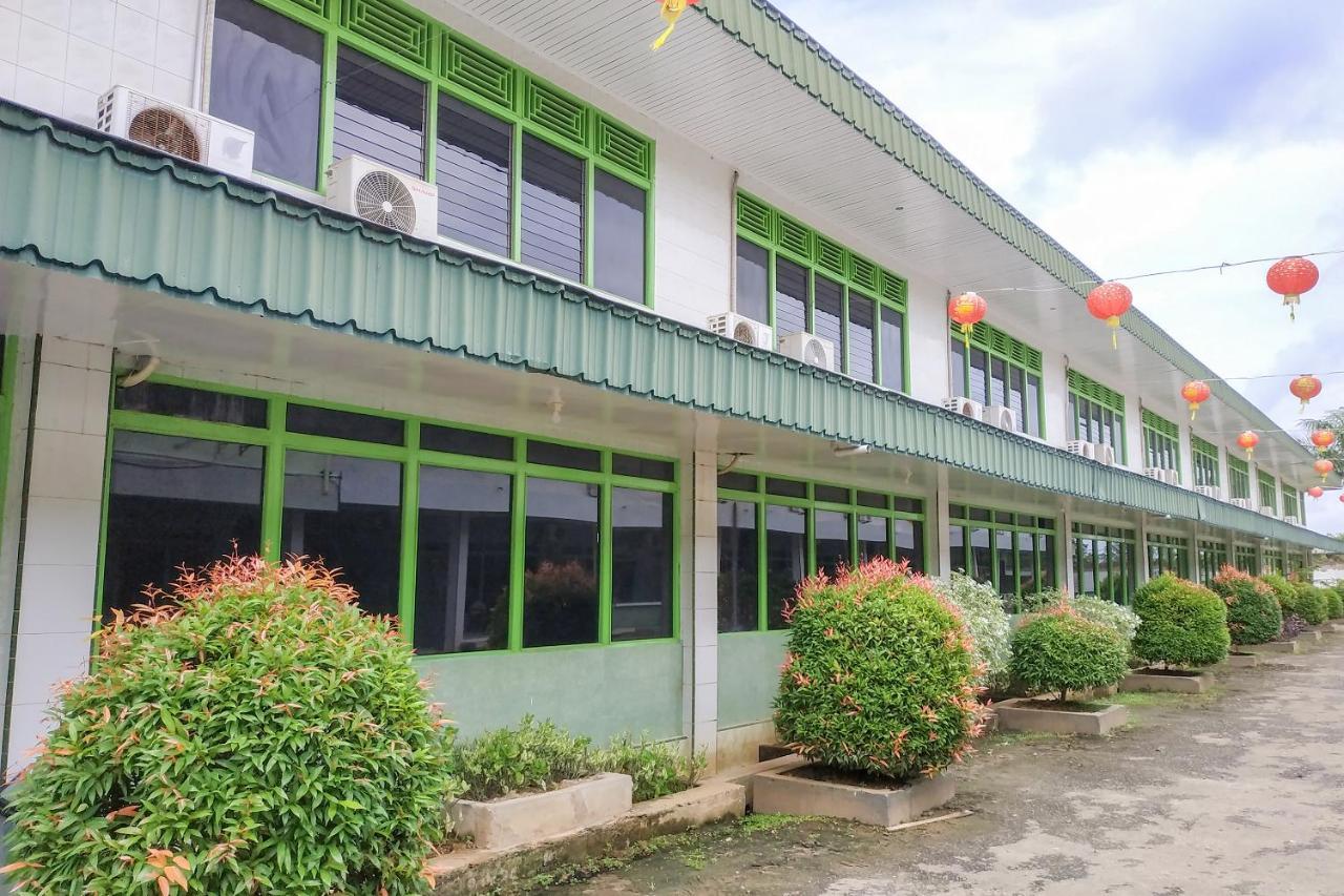 Super Oyo 3098 Hotel Sahabat Baru Singkawang Ngoại thất bức ảnh